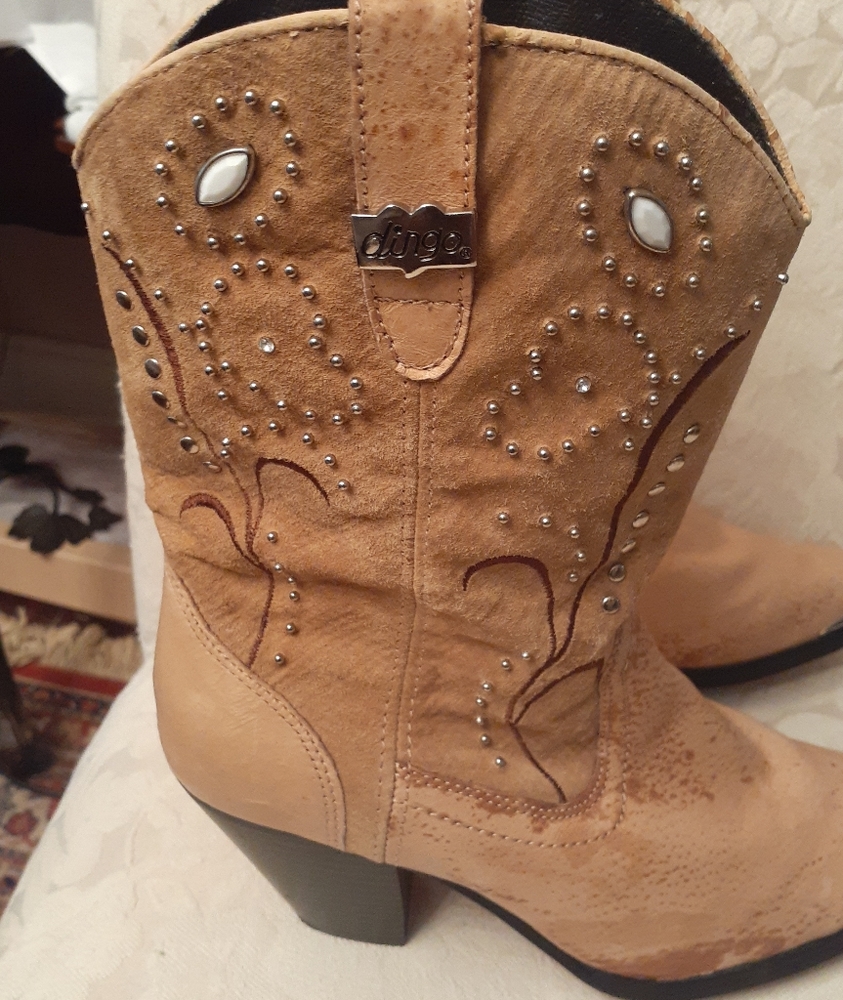 Dingo boots size 8